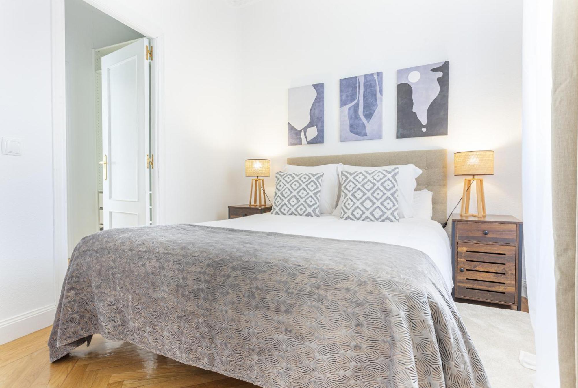 Apartamento Santa Ana Place En Мадрид Екстериор снимка